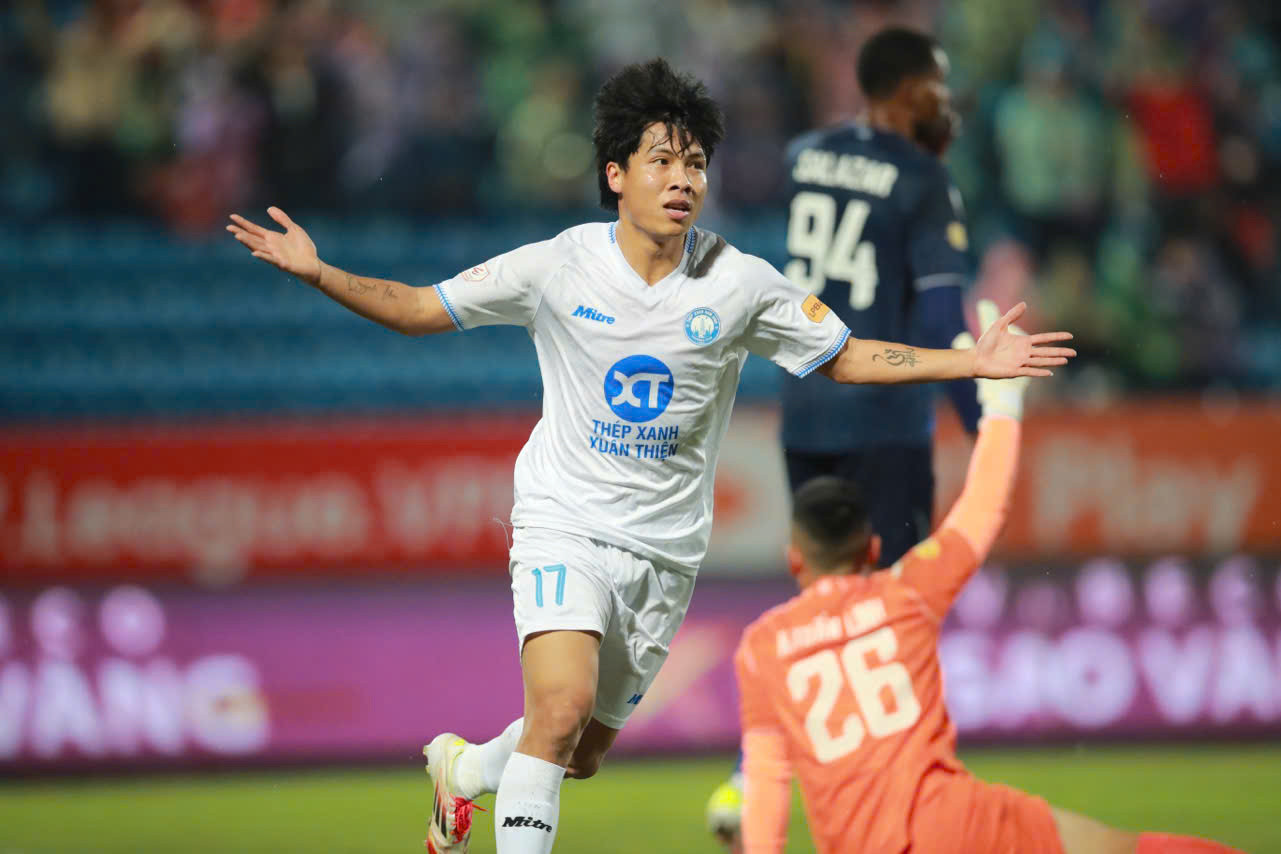 Thắng dễ Bình Định, Nam Định tái chiếm ngôi đầu LPBank V-League 2024/25 ảnh 19