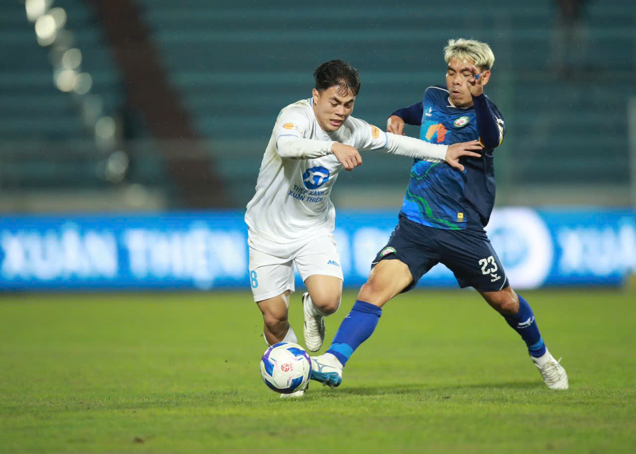 Thắng dễ Bình Định, Nam Định tái chiếm ngôi đầu LPBank V-League 2024/25 ảnh 9