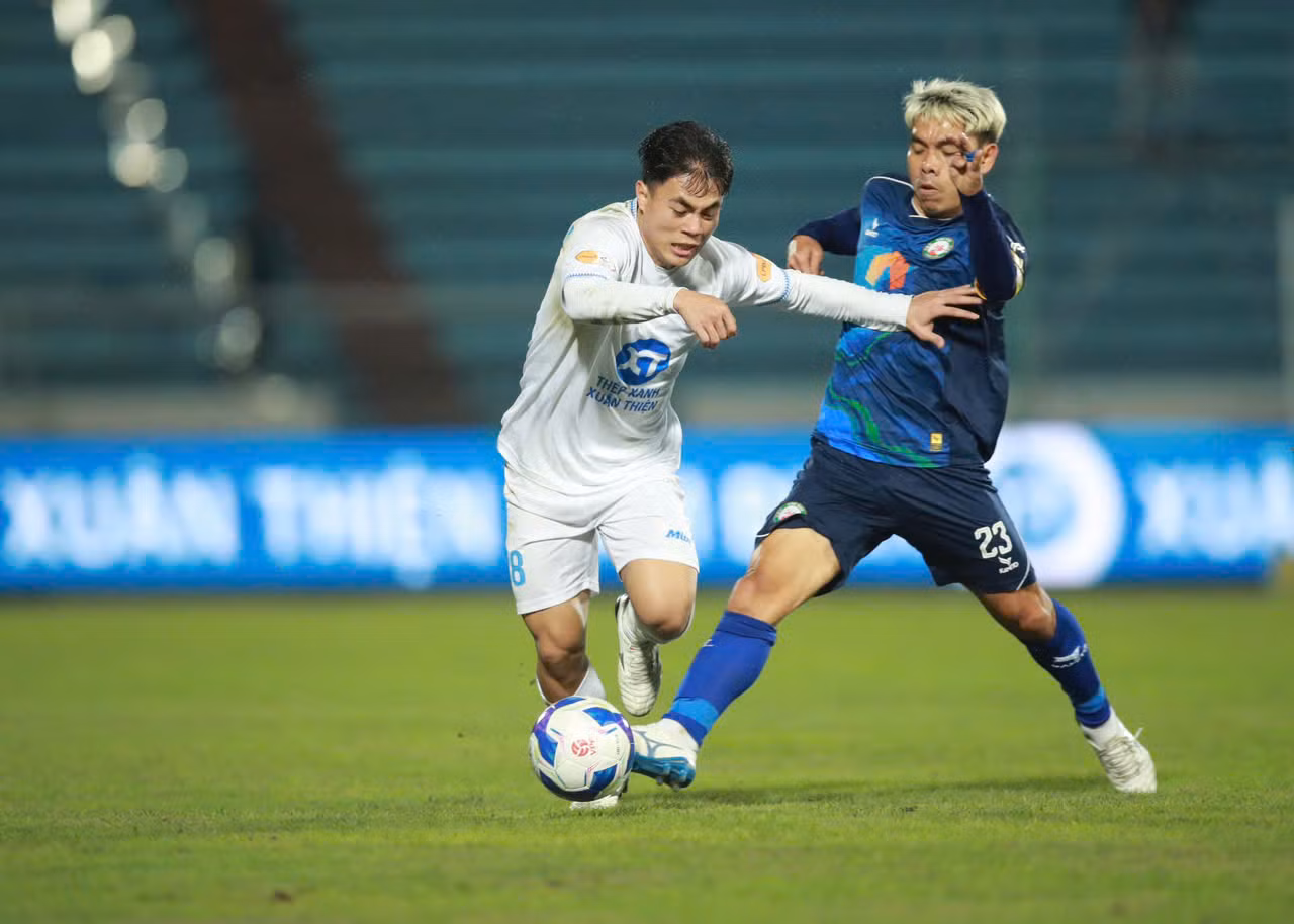 Thắng dễ Bình Định, Nam Định tái chiếm ngôi đầu LPBank V-League 2024/25 ảnh 9 Thắng dễ Bình Định, Nam Định tái chiếm ngôi đầu LPBank V-League 2024/25 ảnh 9