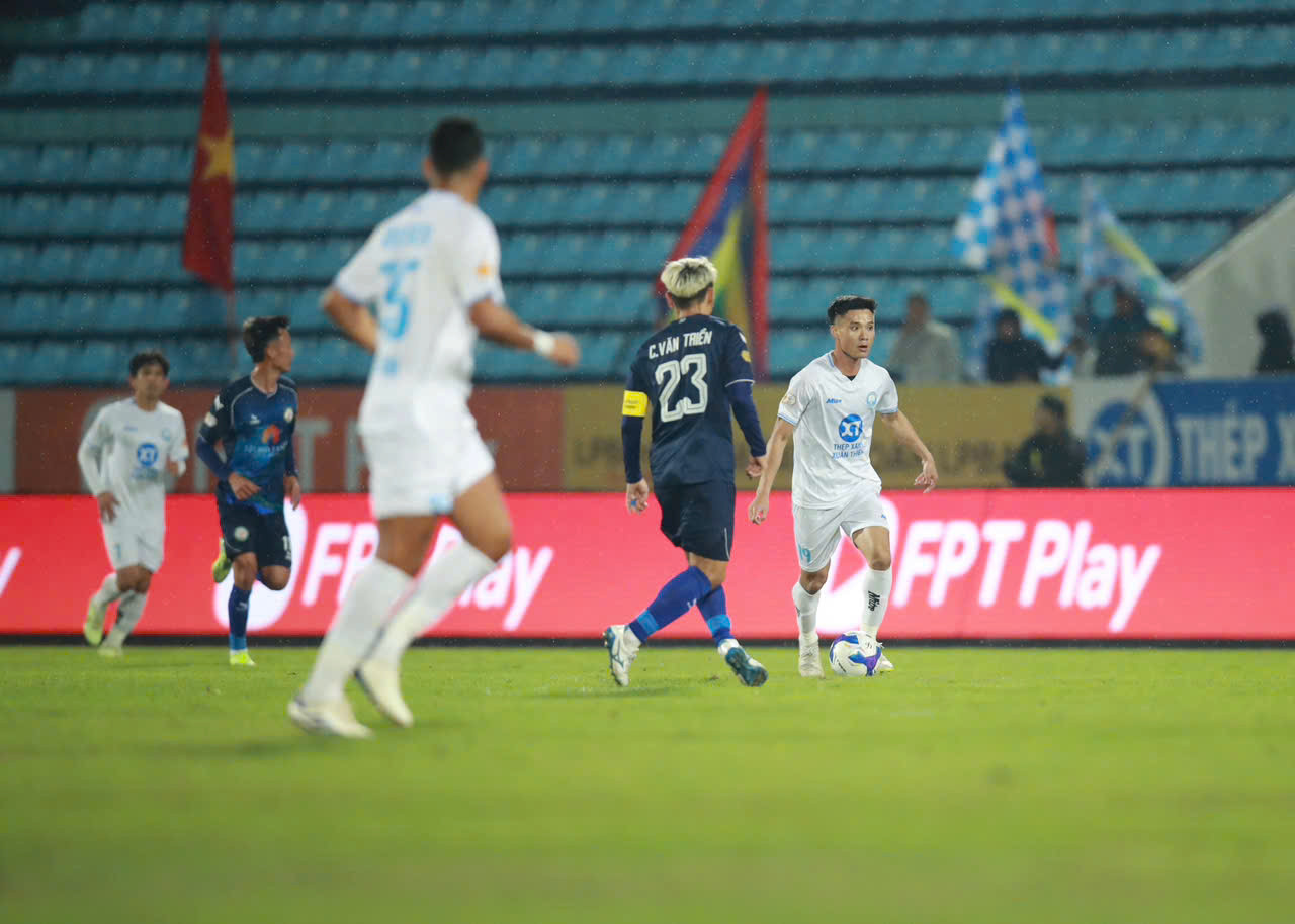 Thắng dễ Bình Định, Nam Định tái chiếm ngôi đầu LPBank V-League 2024/25 ảnh 15