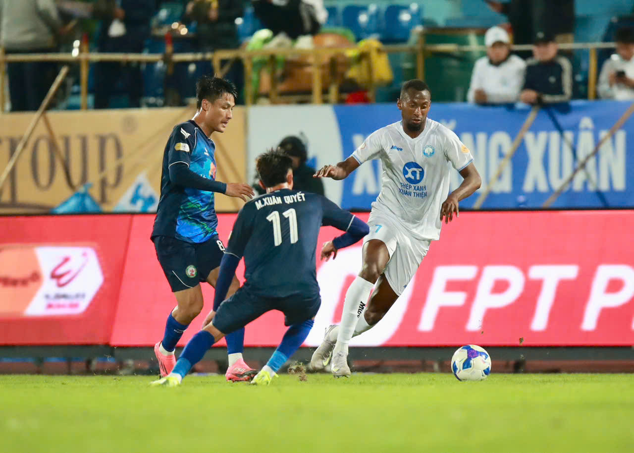 Thắng dễ Bình Định, Nam Định tái chiếm ngôi đầu LPBank V-League 2024/25 ảnh 16