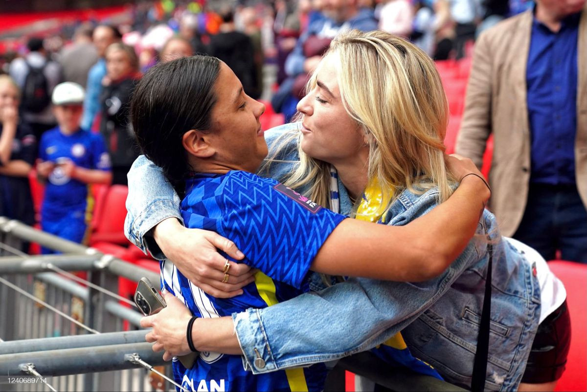Kristie Mewis và Sam Kerr đang là một cặp đôi