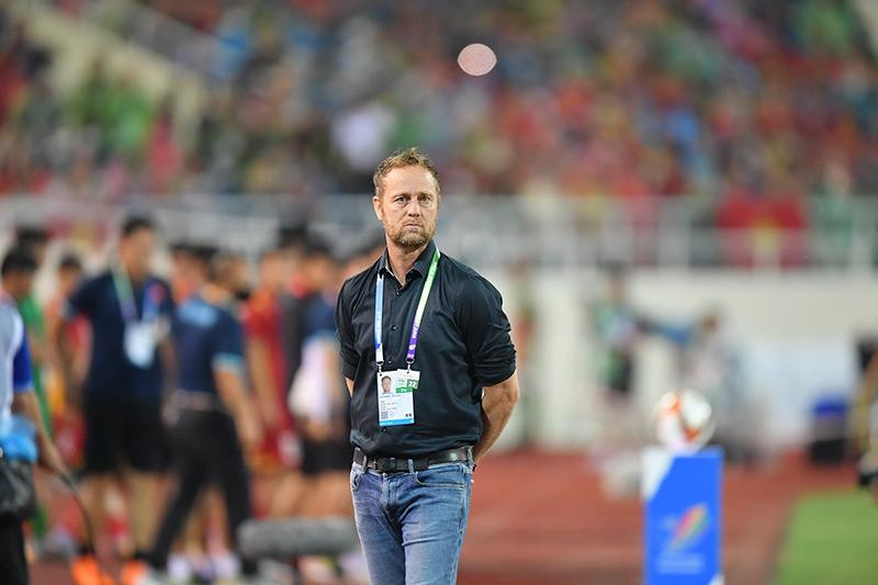 HLV Polking thất thần sau thất bại