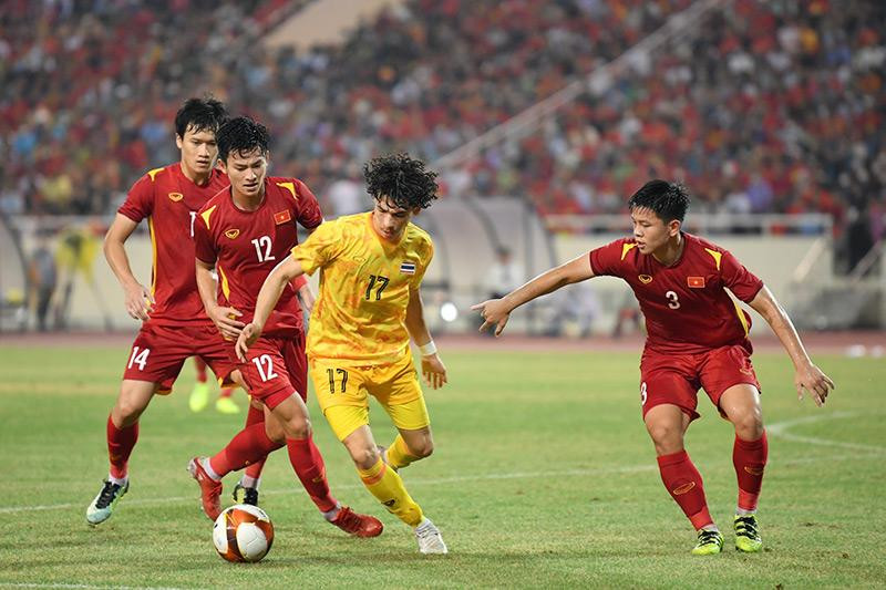 Thái Lan (giữa) thiệt thòi hơn Việt Nam rất nhiều trong lễ bốc thăm Asian Cup Thái Lan (giữa) thiệt thòi hơn Việt Nam rất nhiều trong lễ bốc thăm Asian Cup