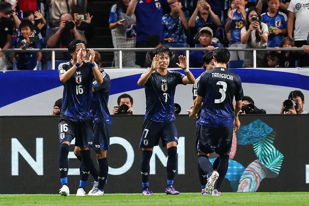 Nhật Bản dễ dàng 'làm gỏi' tuyển Trung Quốc Nhật Bản dễ dàng 'làm gỏi' tuyển Trung Quốc