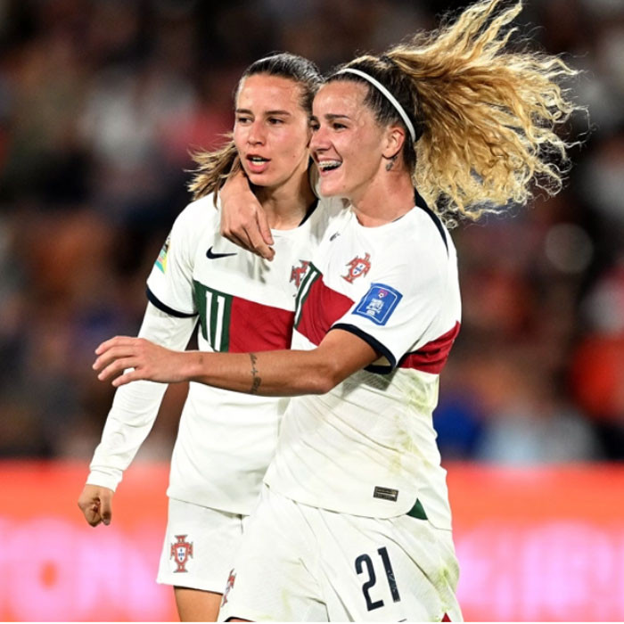 Bồ Đào Nha thắng nhọc Cameroon Bồ Đào Nha thắng nhọc Cameroon