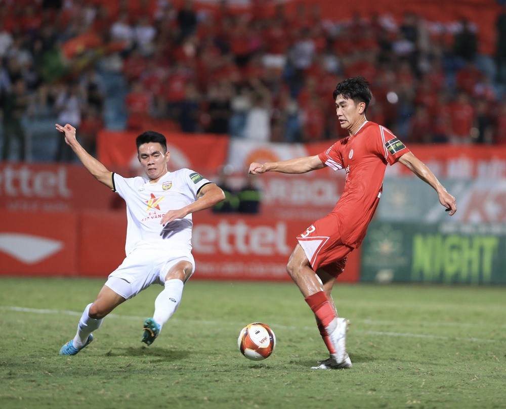 Hà Tĩnh có lối đá phòng ngự khá khó chịu Hà Tĩnh có lối đá phòng ngự khá khó chịu