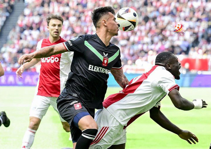 Hilgers trong pha phạm lỗi dẫn tới bàn thua Hilgers trong pha phạm lỗi dẫn tới bàn thua