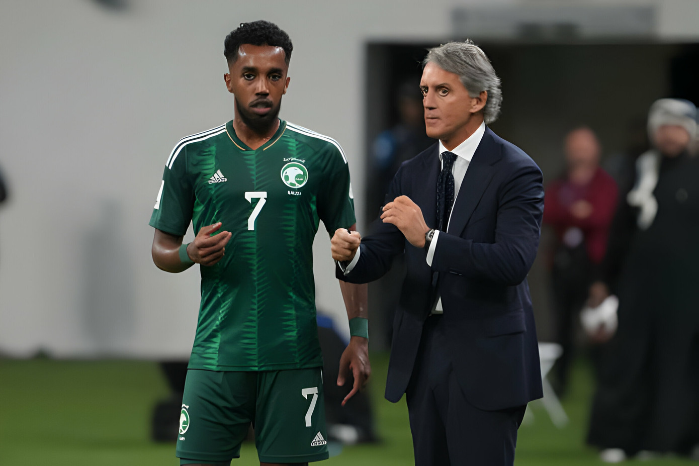 Nhiều tuyển thủ của Mancini phải dự bị tại CLB