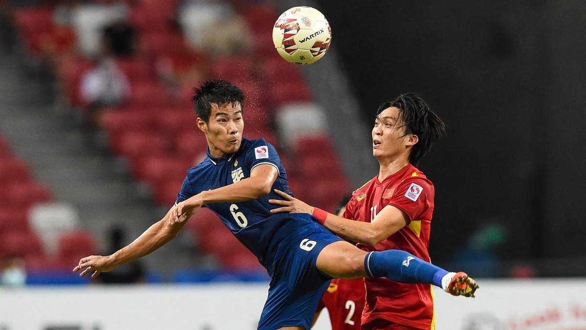 Sarach Yooyen đang là tiền vệ quan trọng của đội tuyển Thái Lan Sarach Yooyen đang là tiền vệ quan trọng của đội tuyển Thái Lan