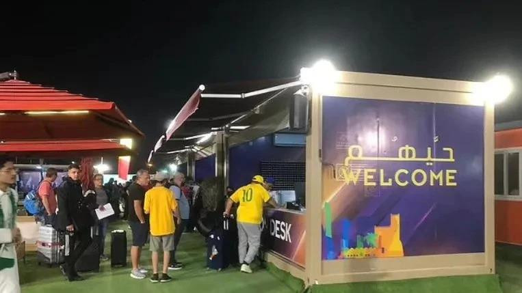 CĐV Australia gói đồ đạc và rời làng CĐV dù mới xem 1 trận của đội nhà ở vòng bảng CĐV Australia gói đồ đạc và rời làng CĐV dù mới xem 1 trận của đội nhà ở vòng bảng