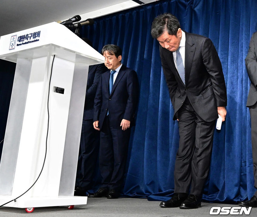 Chủ tịch Chung Mong-gyu đang gặp rắc rối vì thương vụ bổ nhiệm HLV Klinsmann Chủ tịch Chung Mong-gyu đang gặp rắc rối vì thương vụ bổ nhiệm HLV Klinsmann