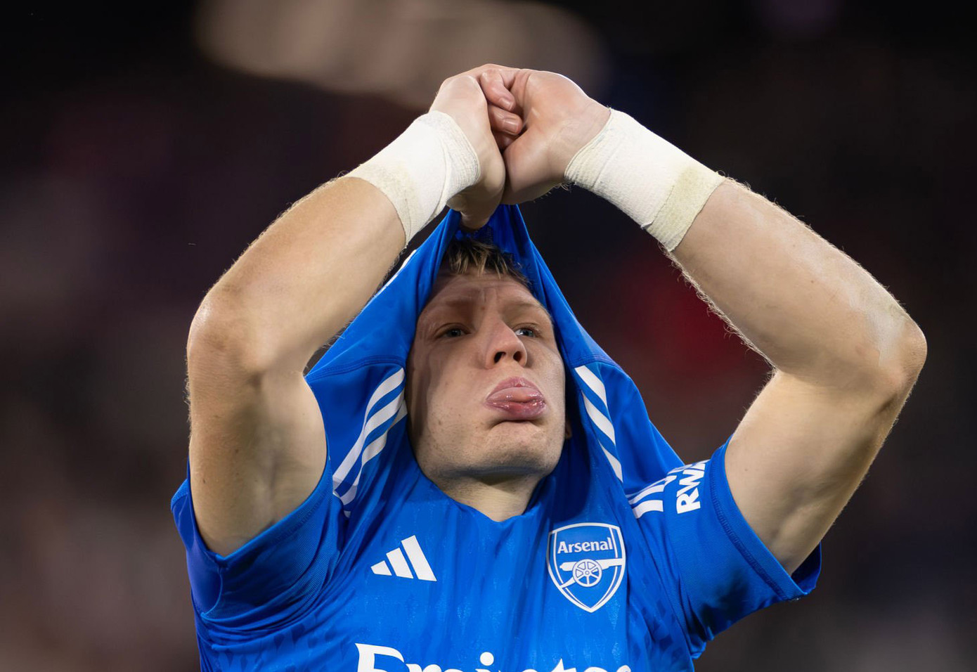 HLV Arteta có lý do để bực mình với Ramsdale