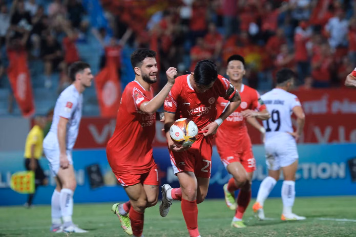 Đức Chiến, Mạnh Dũng lập công giúp Viettel đánh bại Hải Phòng 2-0 ảnh 22