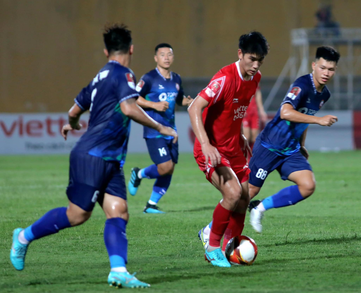 Viettel đang thi đấu trầy trật