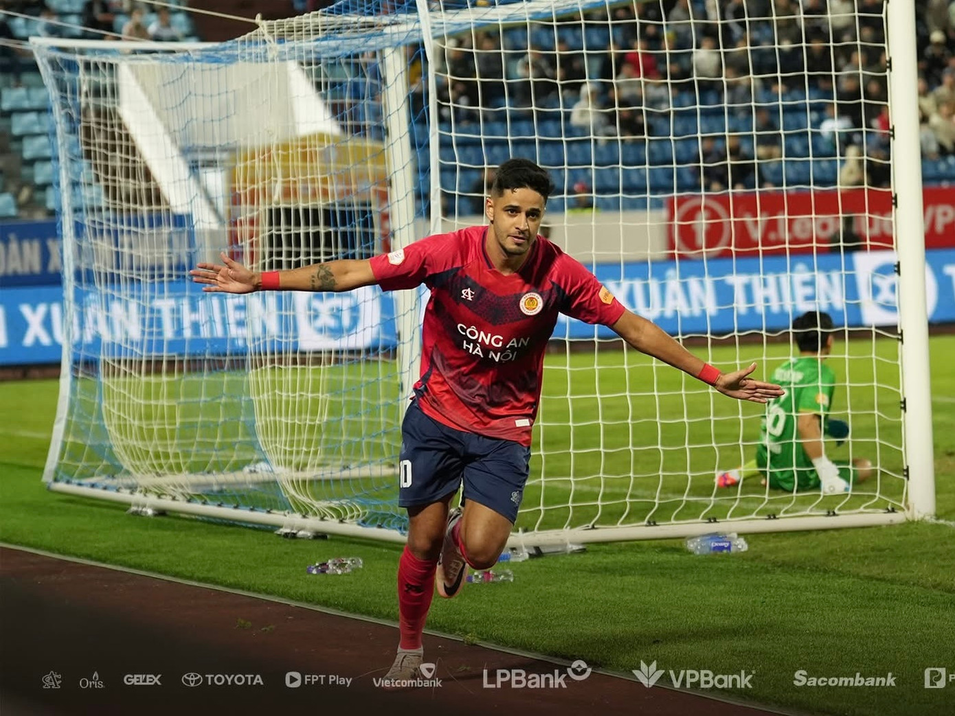 Bị SLNA cầm chân, CAHN xa dần giấc mơ vô địch ảnh 7 Bị SLNA cầm chân, CAHN xa dần giấc mơ vô địch ảnh 7