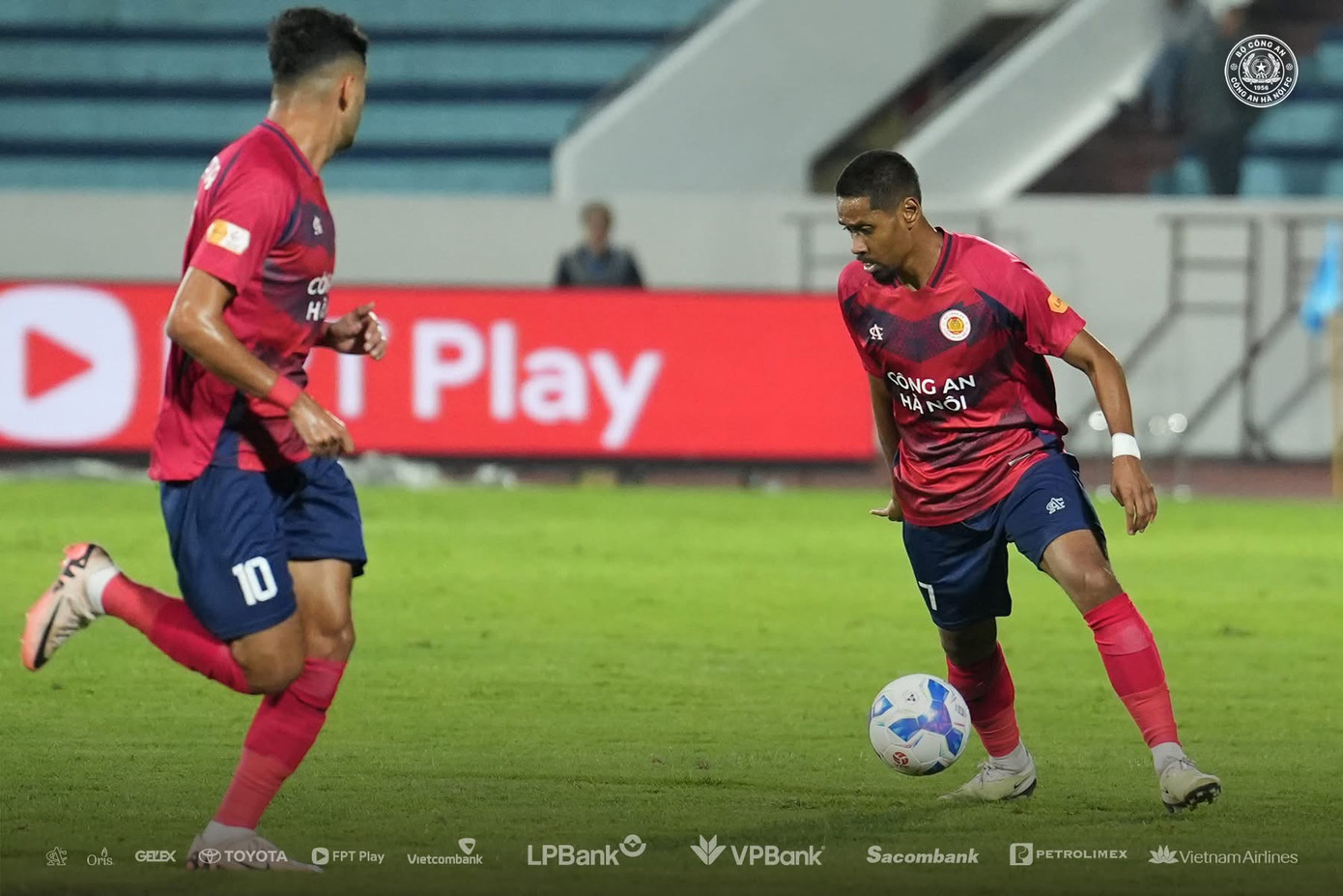 Bị SLNA cầm chân, CAHN xa dần giấc mơ vô địch ảnh 5 Bị SLNA cầm chân, CAHN xa dần giấc mơ vô địch ảnh 5