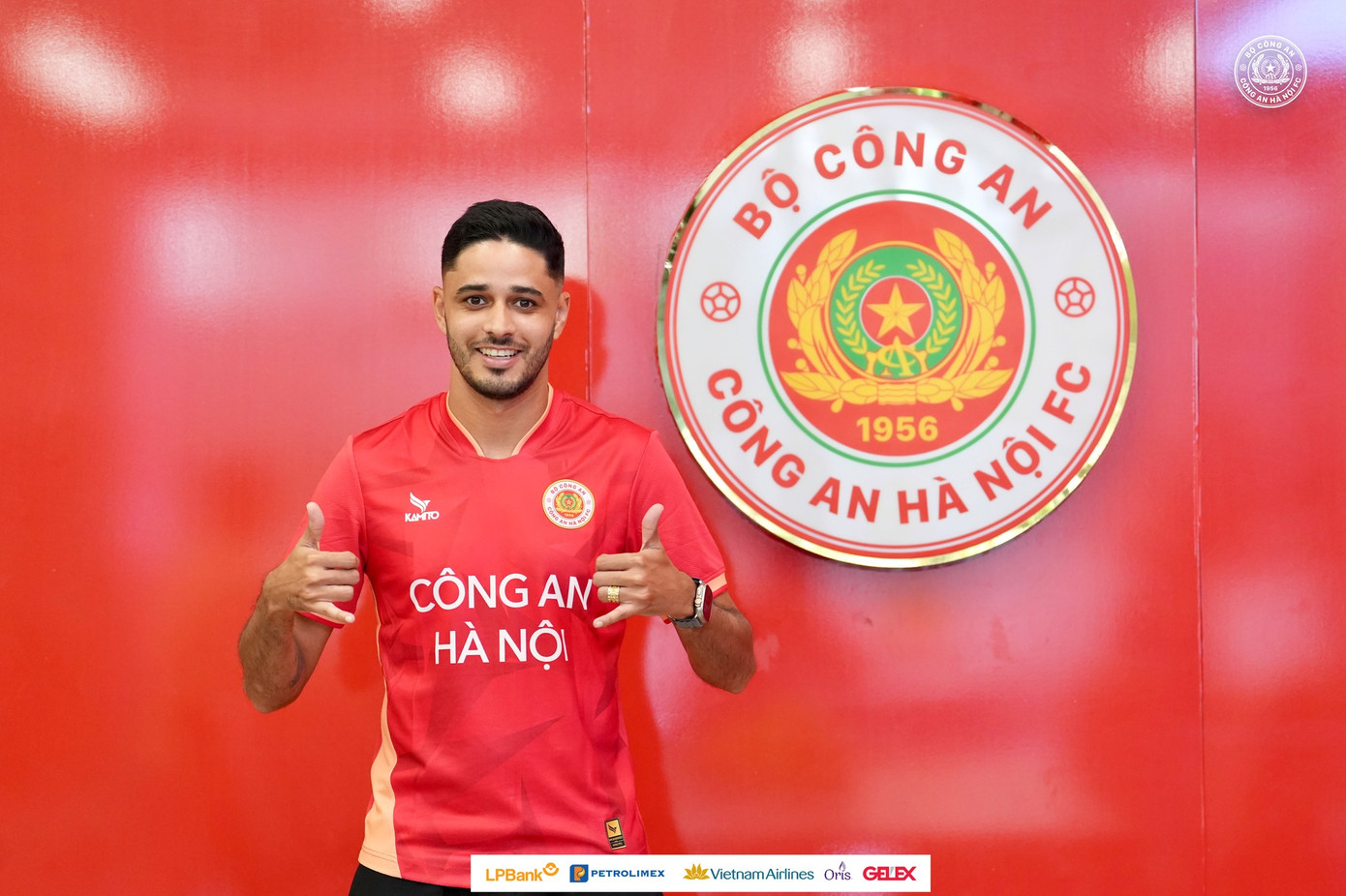 Leo Artur trong lễ ra mắt CAHN