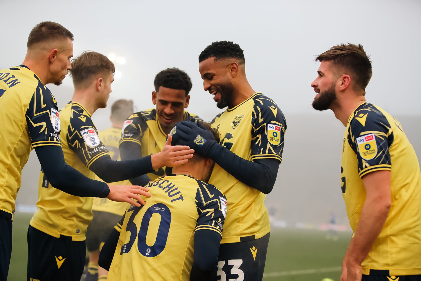 Oxford United vừa giành quyền lên hạng Nhất Anh Oxford United vừa giành quyền lên hạng Nhất Anh