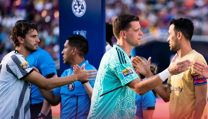 Szczesny từng ra sân gặp Barca