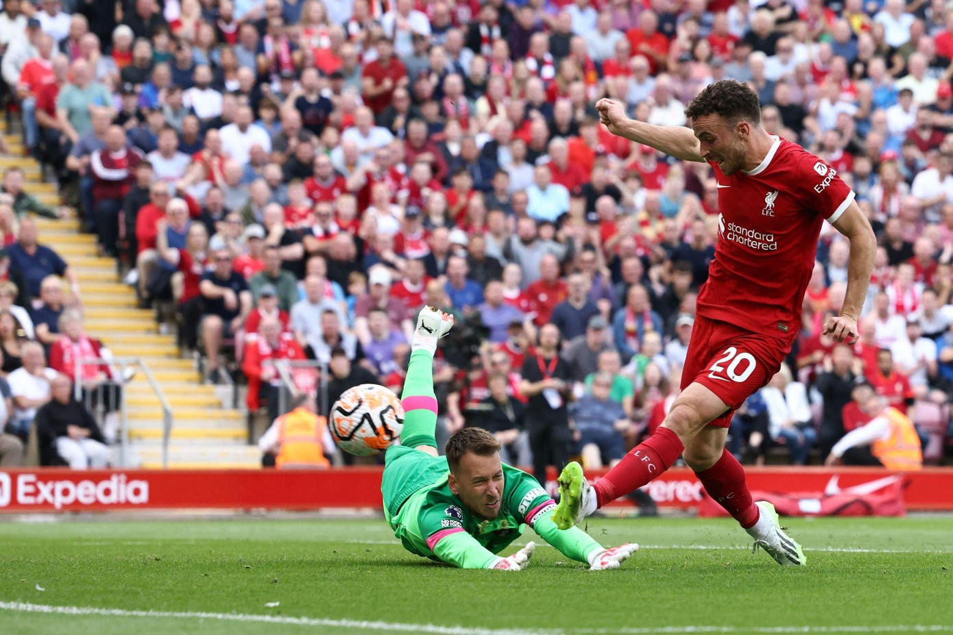 Mac Allister nhận thẻ đỏ, Liverpool vẫn thắng Bournemouth 3-1 ảnh 19