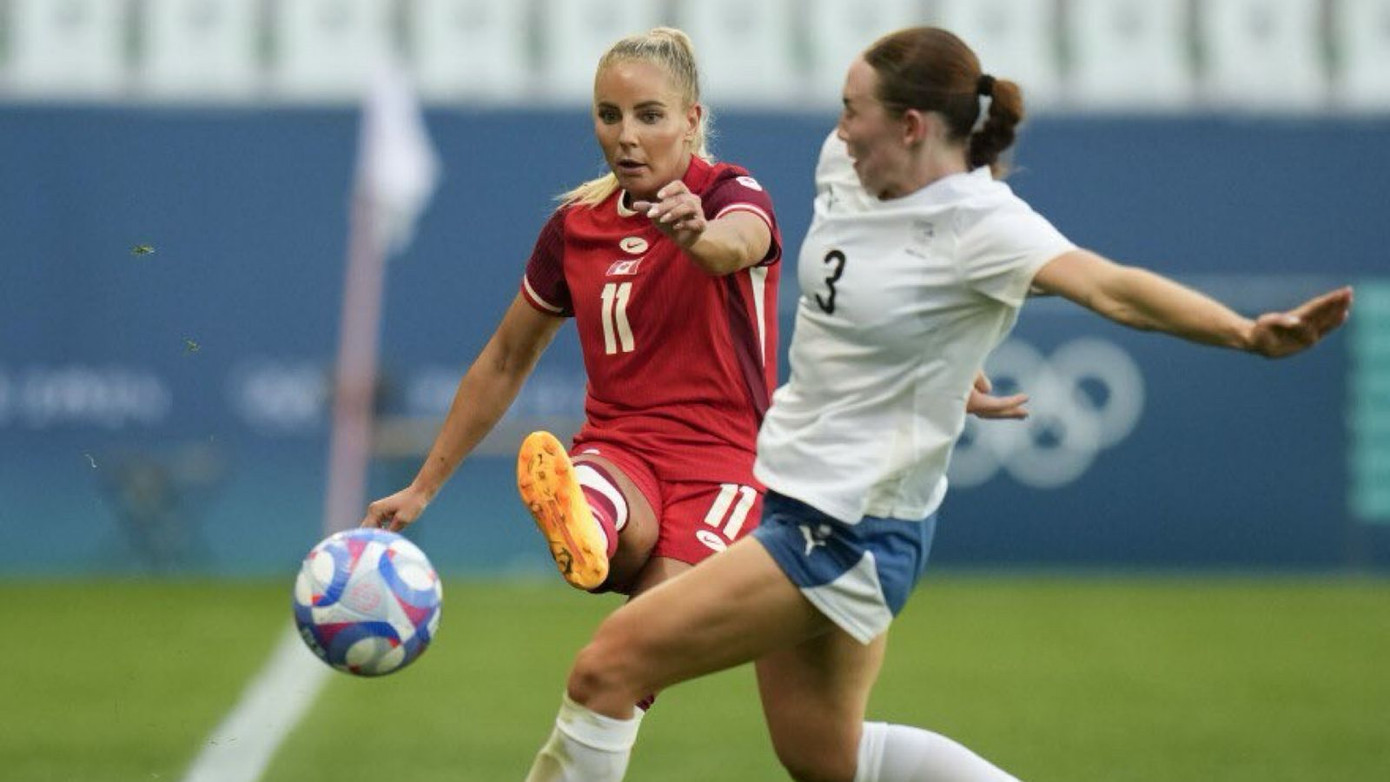 Canada thắng cả 3 trận vòng bảng