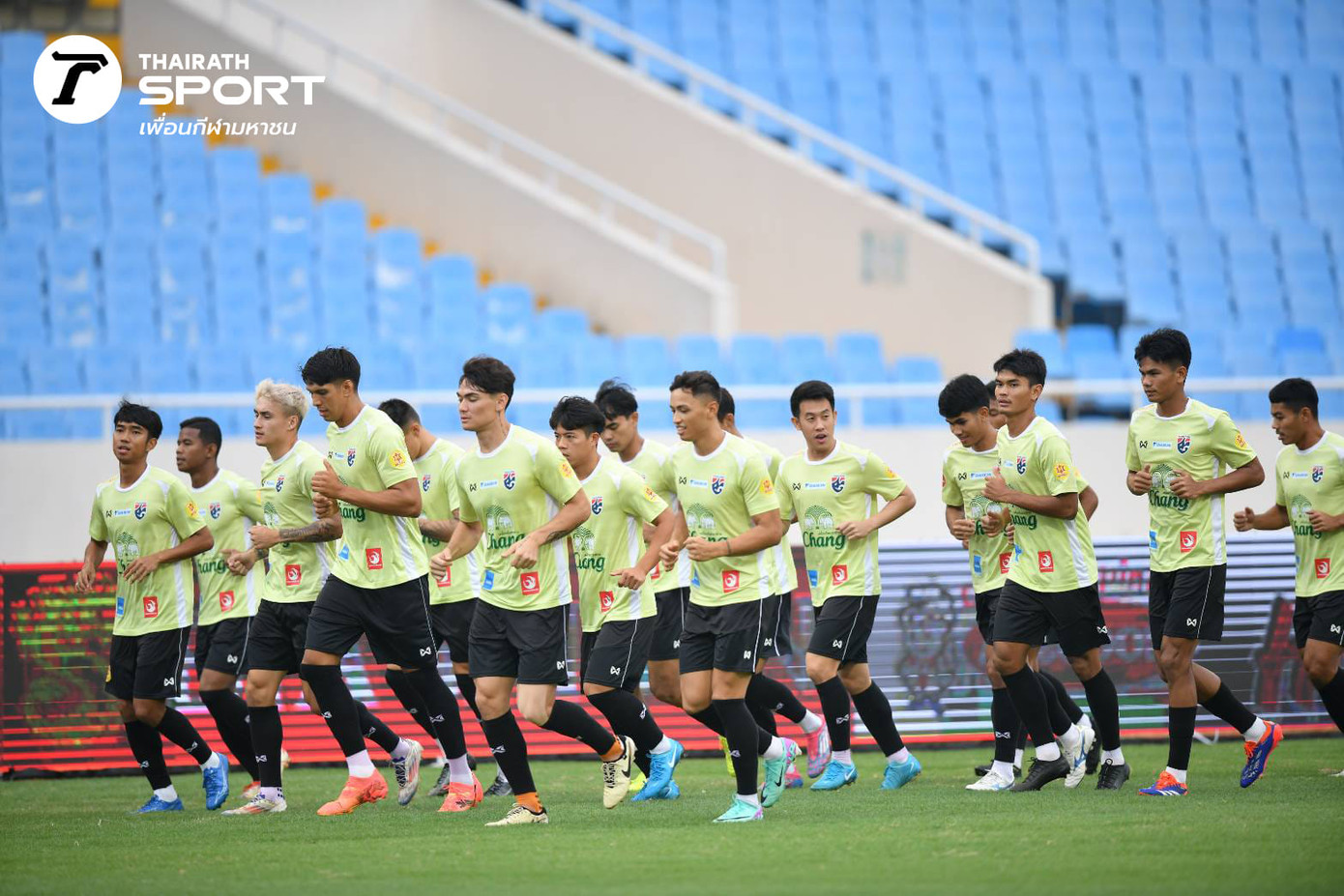ĐT Thái Lan tập khoảng 30 phút trước khi nhường sân cho ĐT Việt Nam