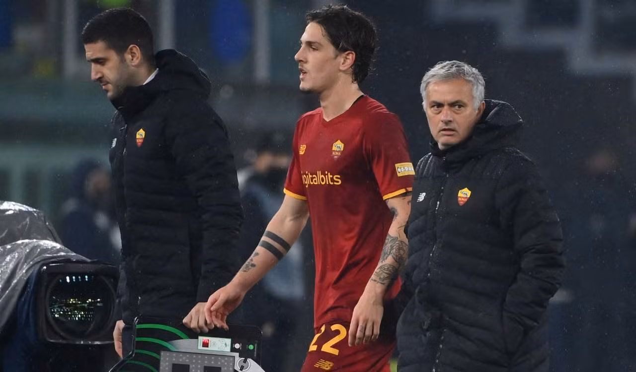 Mourinho cùng học trò đã hụt hơi ở cuộc đua top 4