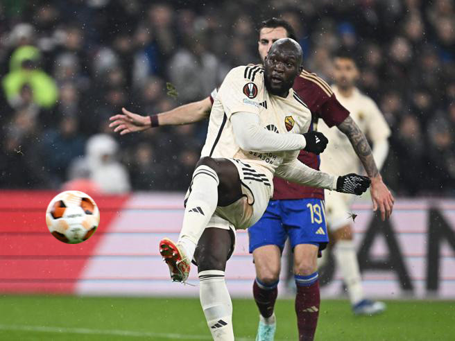 Lukaku ghi bàn nhưng Roma chỉ có được 1 điểm trước Servette