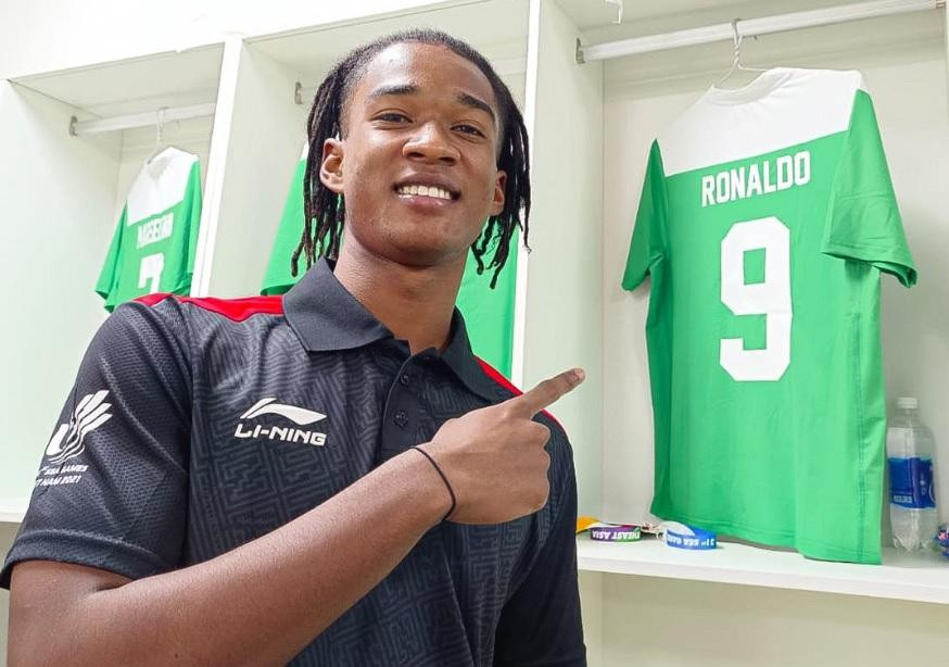 Ronaldo khoe áo ngay trước trận gặp Việt Nam Ronaldo khoe áo ngay trước trận gặp Việt Nam