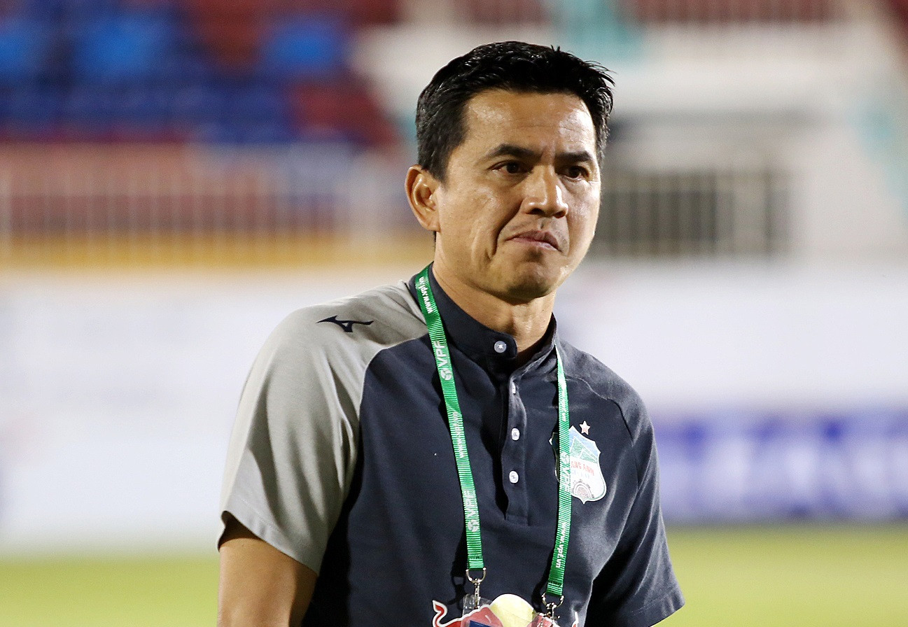 Áp lực dành cho HLV Kiatisuk là rất lớn