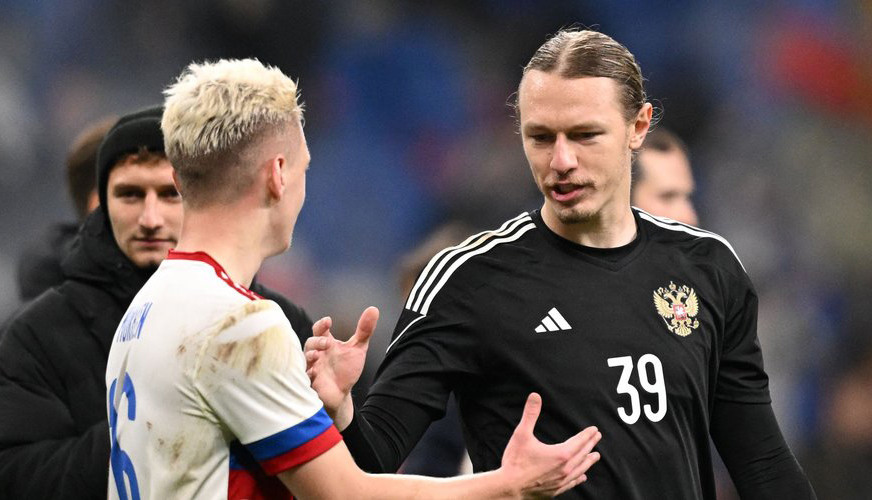 Safonov là một trong hai tuyển thủ Nga đang thi đấu ở nước ngoài Safonov là một trong hai tuyển thủ Nga đang thi đấu ở nước ngoài