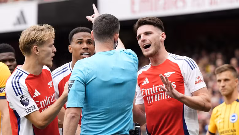 Thẻ đỏ của Rice đã khiến Arsenal đánh mất sự chủ động Thẻ đỏ của Rice đã khiến Arsenal đánh mất sự chủ động