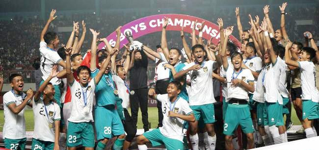 Bức ảnh khiến các quan chức thể thao của Indonesia bị NHM nước nhà chỉ trích