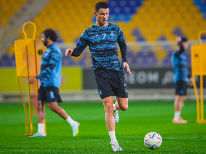 Ronaldo đang nỗ lực lấy lại thể trạng sung mãn để sẵn sàng cho màn trình làng ở Saudi Arabia Ronaldo đang nỗ lực lấy lại thể trạng sung mãn để sẵn sàng cho màn trình làng ở Saudi Arabia