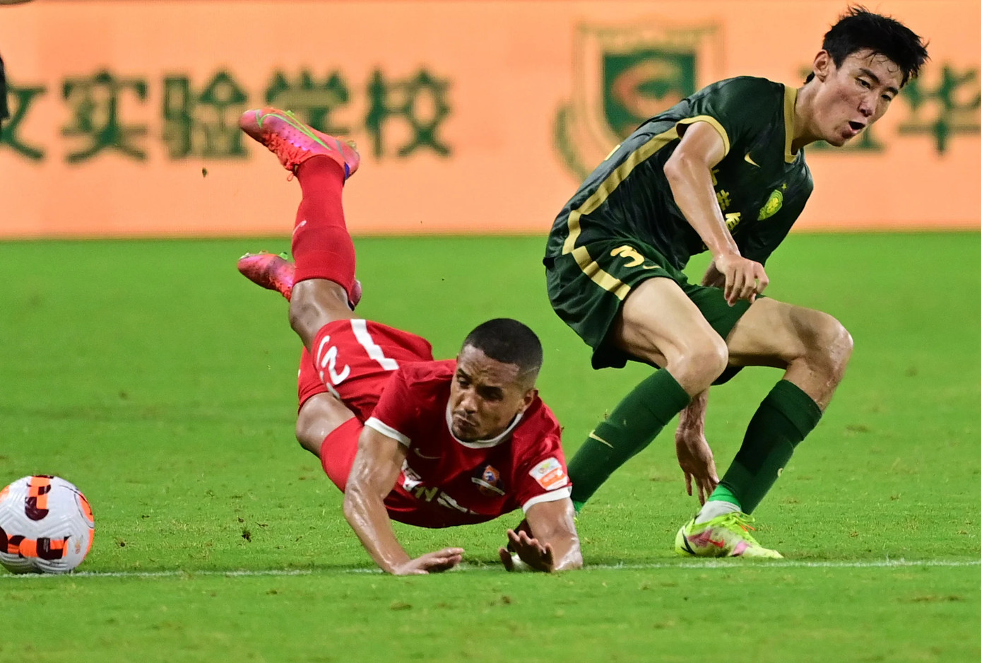 Shenzhen FC từng một lần vô địch Trung Quốc và 1 lần á quân Cúp C1 châu Á Shenzhen FC từng một lần vô địch Trung Quốc và 1 lần á quân Cúp C1 châu Á