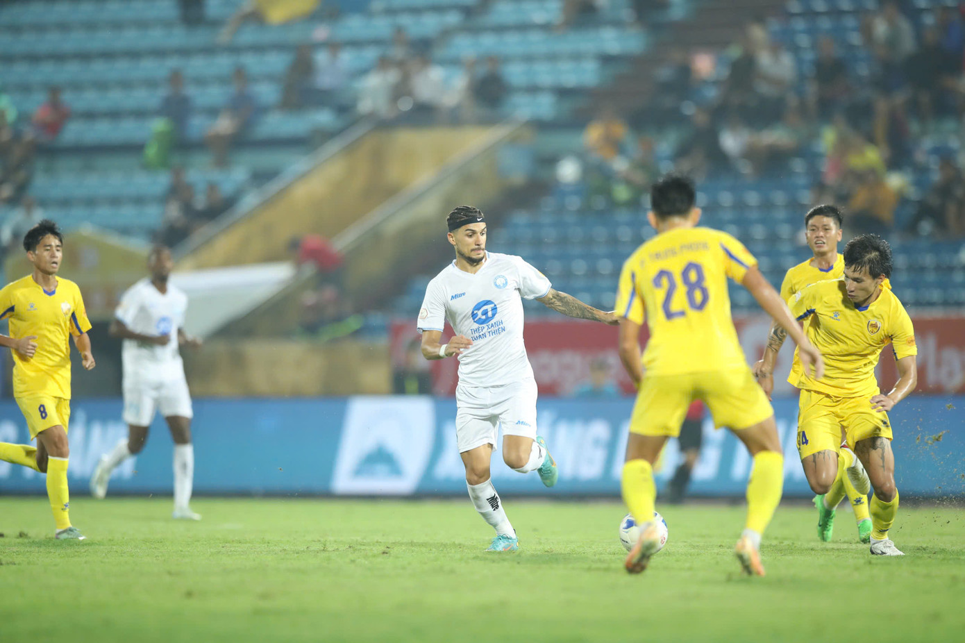 Nam Định vừa trải qua 90 phút nhọc nhằn trước Quảng Nam Nam Định vừa trải qua 90 phút nhọc nhằn trước Quảng Nam