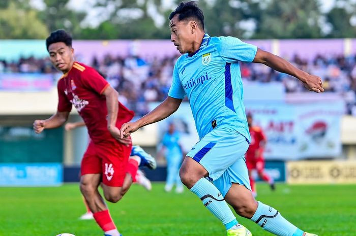 Persela Lamongan (phải) gần như đã hết hy vọng thăng hạng Persela Lamongan (phải) gần như đã hết hy vọng thăng hạng