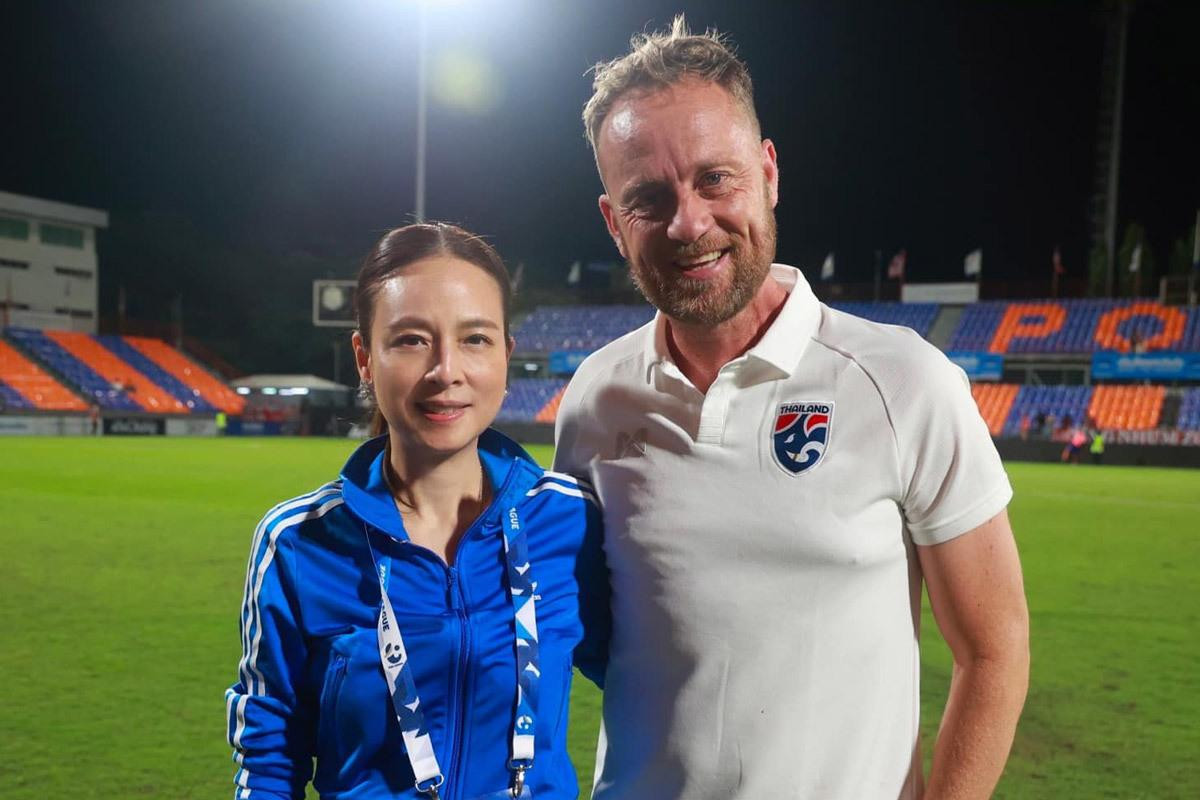 Bà trưởng đoàn "Madam Pang" của ĐT Thái Lan Bà trưởng đoàn "Madam Pang" của ĐT Thái Lan