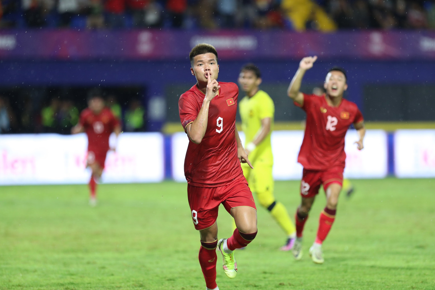 SEA Games 32: Đánh bại U22 Malaysia 2-1, U22 Việt Nam giành vé sớm vào bán kết ảnh 20 SEA Games 32: Đánh bại U22 Malaysia 2-1, U22 Việt Nam giành vé sớm vào bán kết ảnh 20