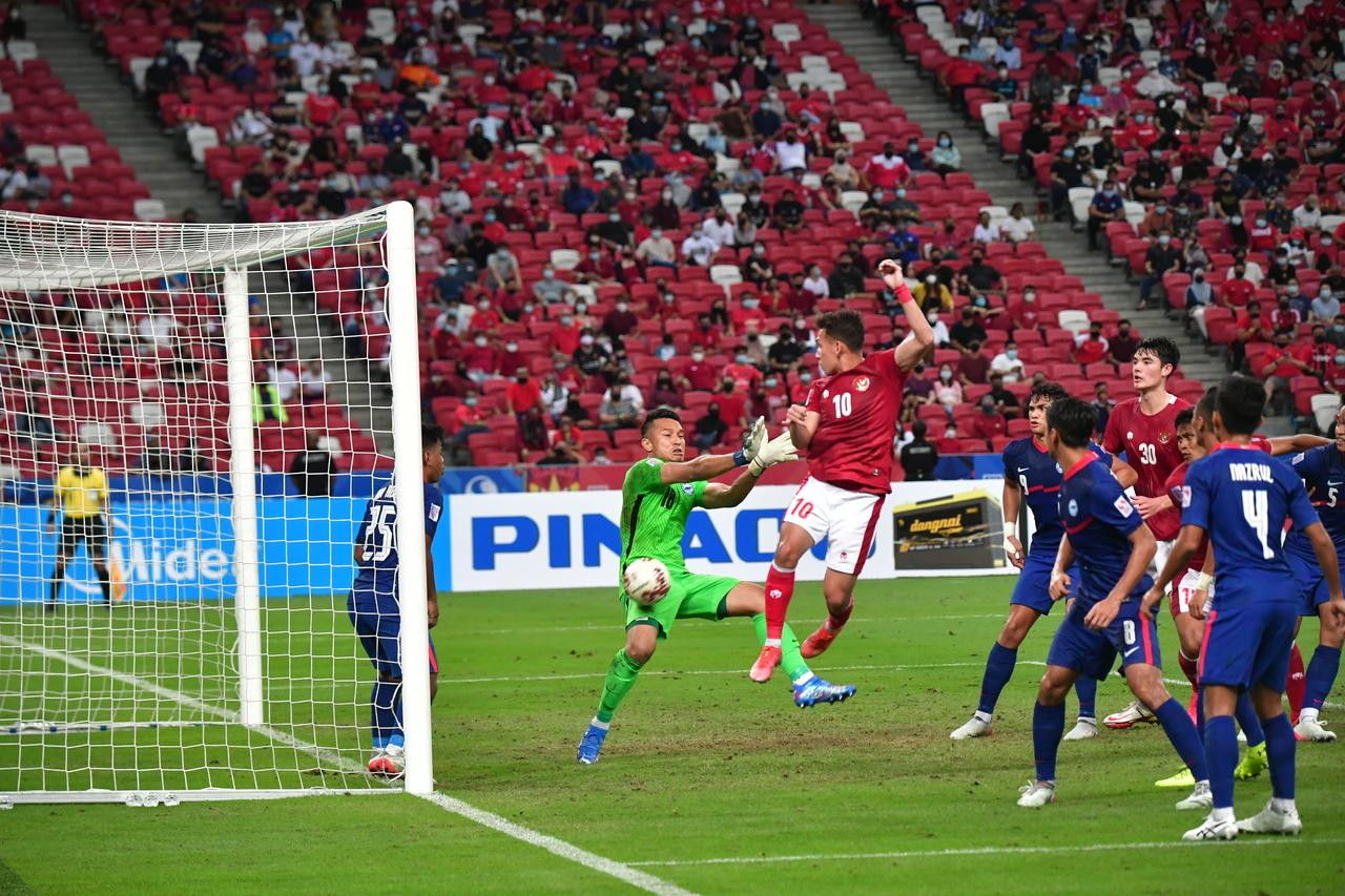 Egy trong bàn ấn định tỷ số 4-2 cho ĐT Indonesia