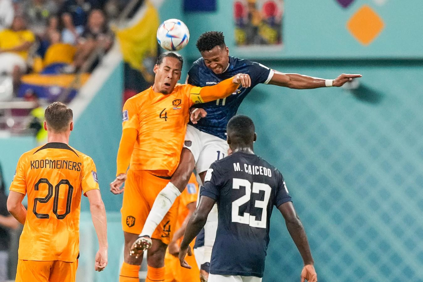 Van Dijk đã nhiều lần bị đối thủ vượt qua Van Dijk đã nhiều lần bị đối thủ vượt qua