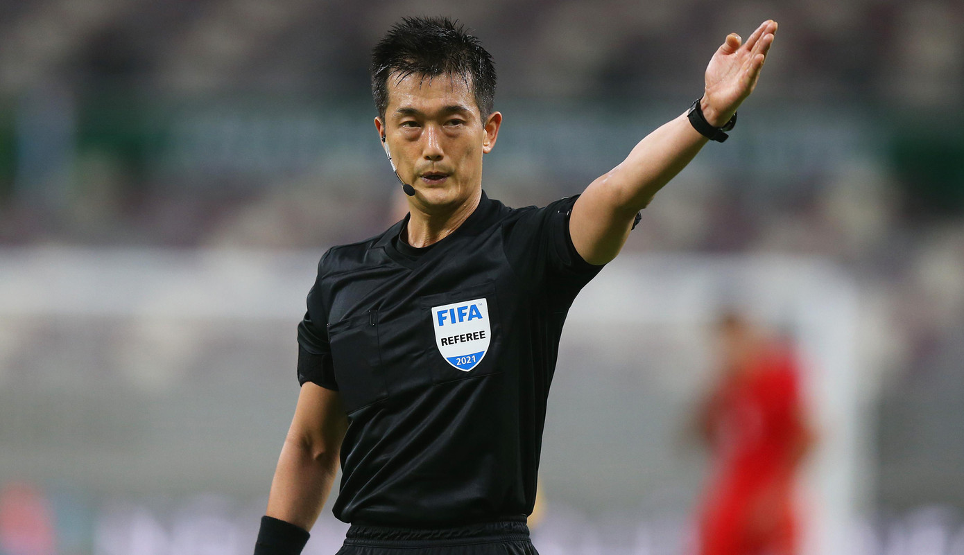 Trọng tài Ko Hyung-jin được đánh giá đã điều hành trận chung kết lượt về rất công tâm và linh hoạt Trọng tài Ko Hyung-jin được đánh giá đã điều hành trận chung kết lượt về rất công tâm và linh hoạt