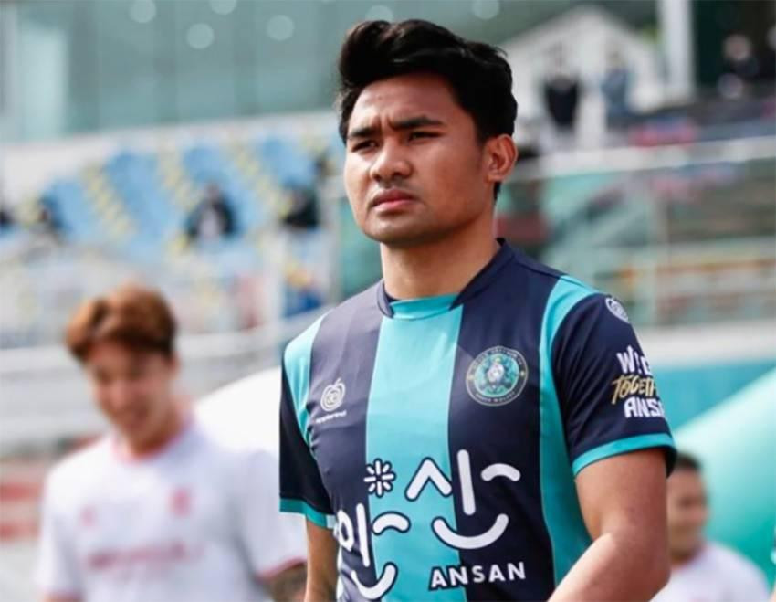 Asnawi trong màu áo Ansan Asnawi trong màu áo Ansan