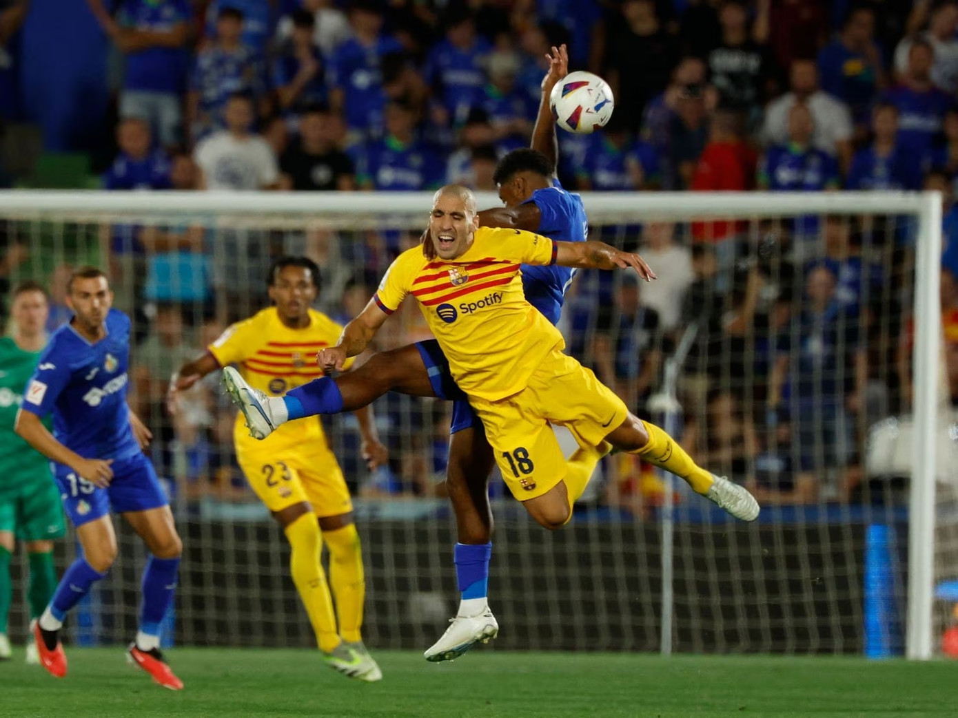 Barca bất lực trước lối đá rát của Getafe