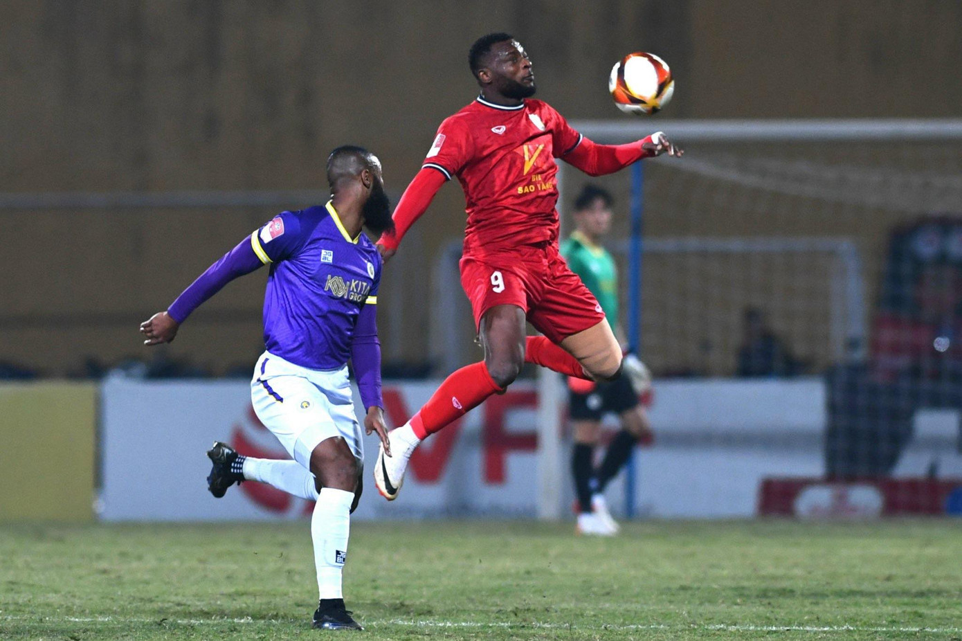 Hà Tĩnh bất ngờ dẫn bàn vào giữa hiệp 1