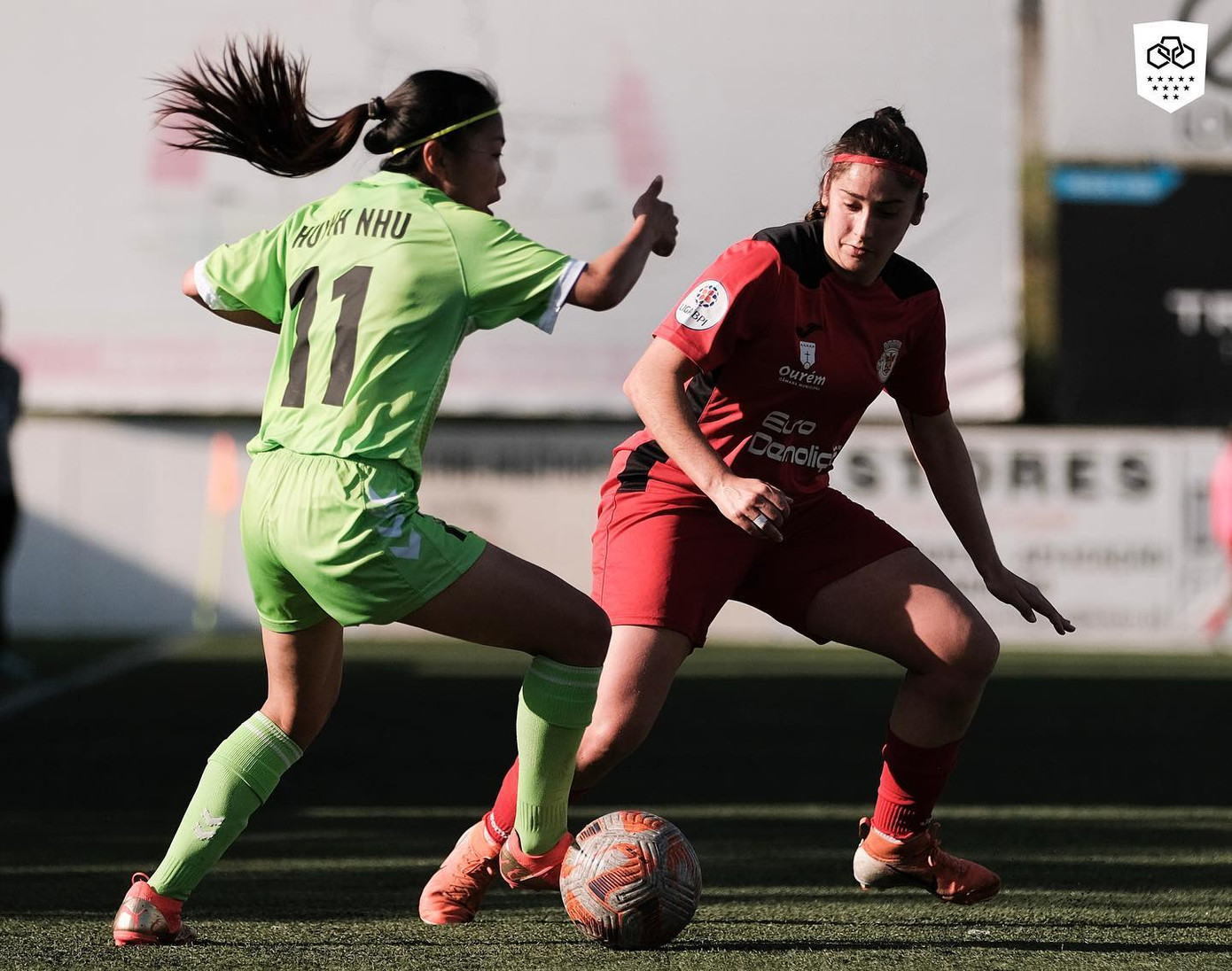 Huỳnh Như tả xung hữu đột trước Ouriense Huỳnh Như tả xung hữu đột trước Ouriense