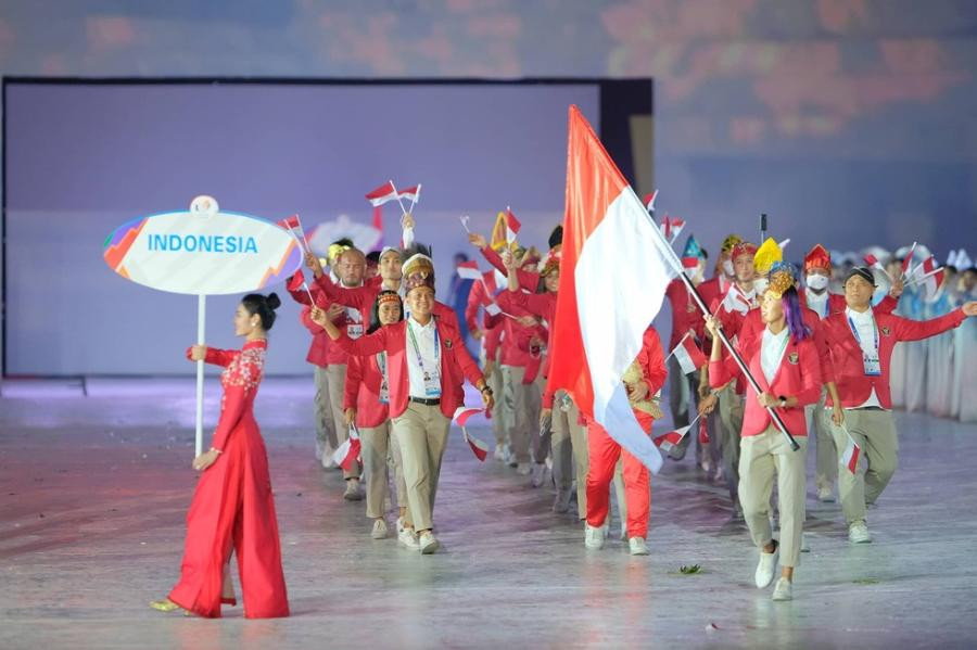 Đoàn VĐV Indonesia tại lễ khai mạc SEA Games Đoàn VĐV Indonesia tại lễ khai mạc SEA Games