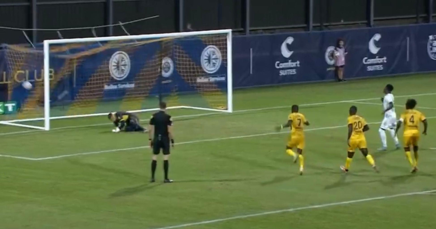 St. Etienne trong pha ấn định tỷ số hòa 2-2 St. Etienne trong pha ấn định tỷ số hòa 2-2