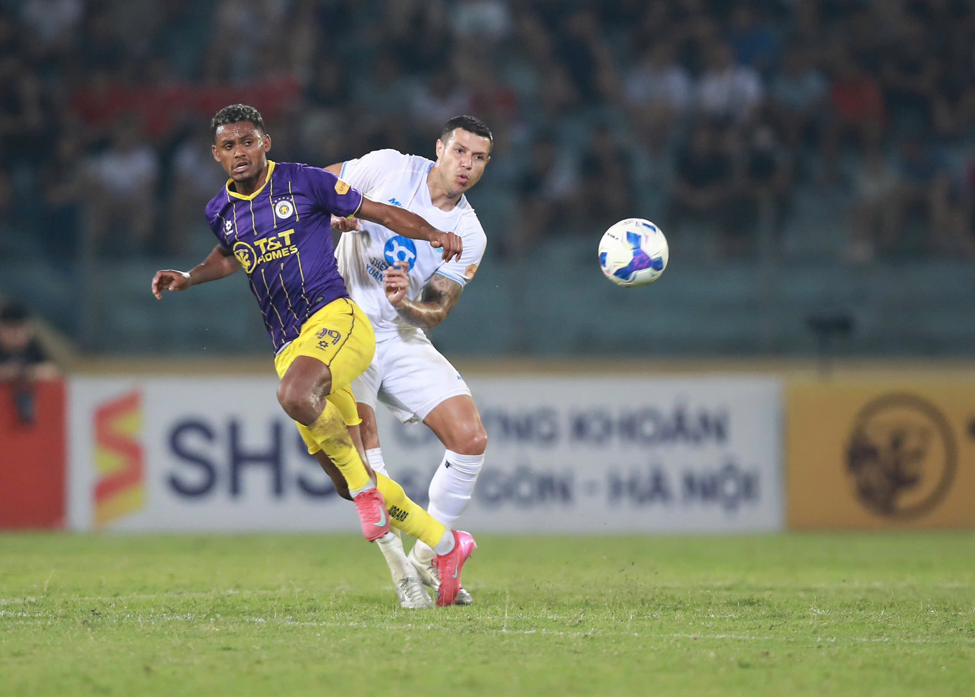 Nam Định gieo sầu cho Hà Nội, bứt phá trong cuộc đua vô địch ảnh 41